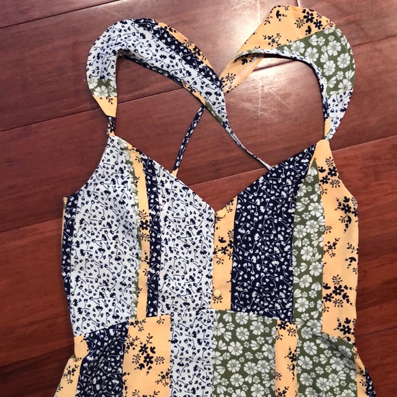 Cross Cross Back Floral Dress - Picture 2 of 4
